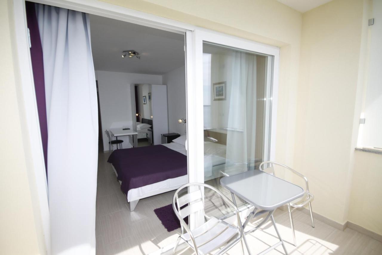 Pension Villa Rosa รทินา ภายนอก รูปภาพ