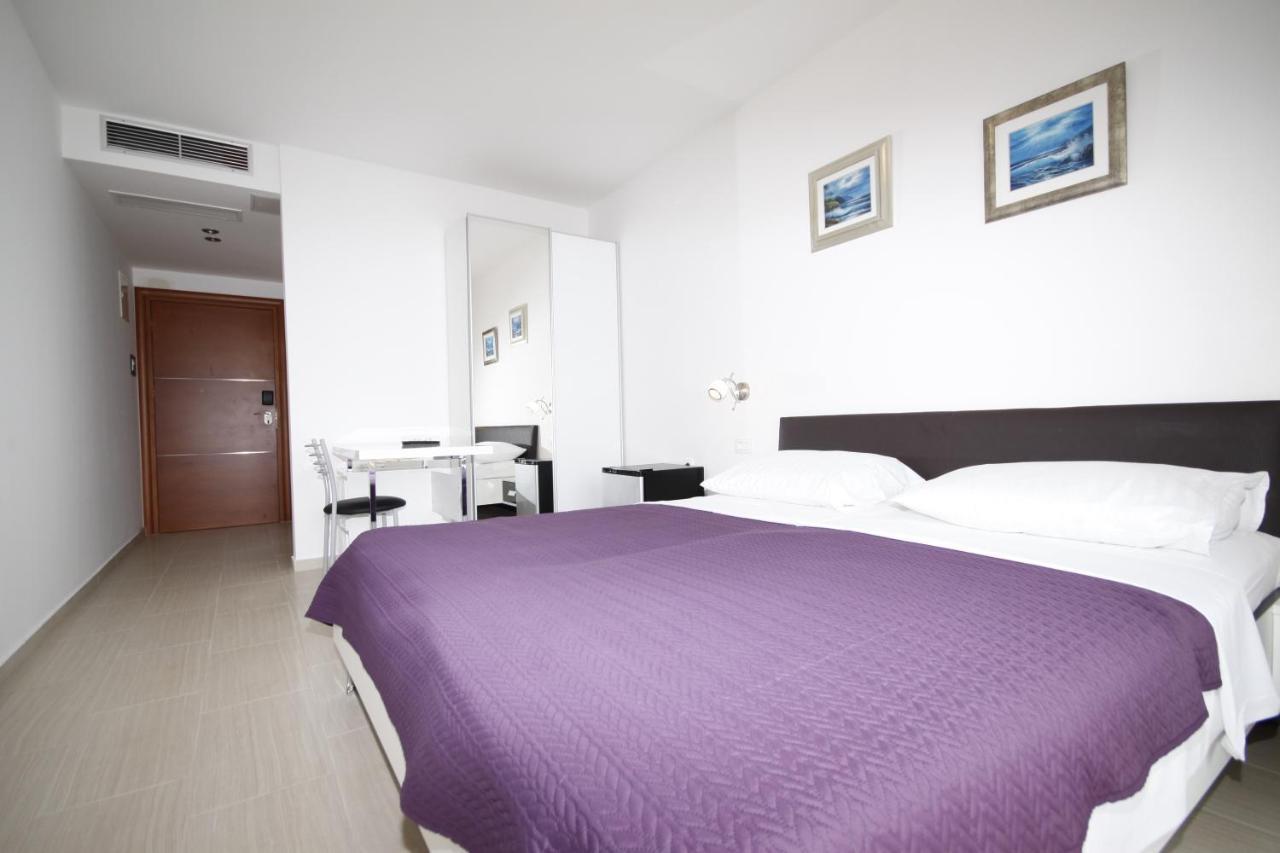 Pension Villa Rosa รทินา ภายนอก รูปภาพ
