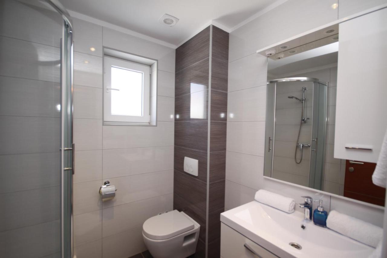 Pension Villa Rosa รทินา ภายนอก รูปภาพ