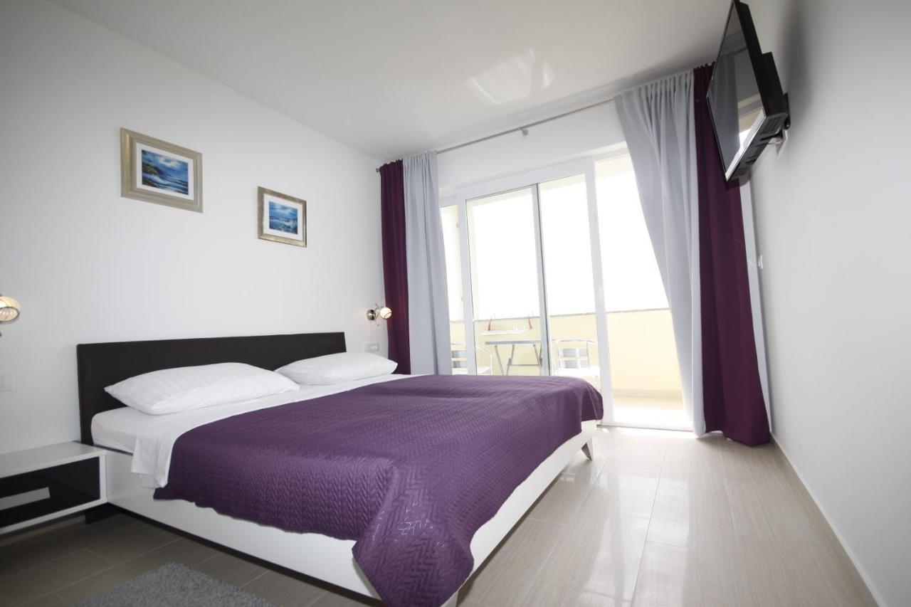 Pension Villa Rosa รทินา ภายนอก รูปภาพ