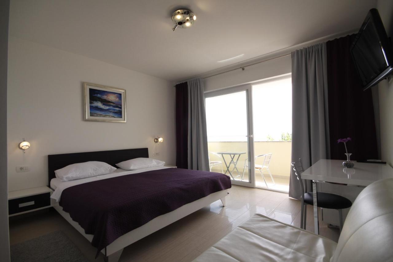 Pension Villa Rosa รทินา ภายนอก รูปภาพ